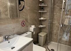 Kavala Port Apartments - Kavála - Bathroom