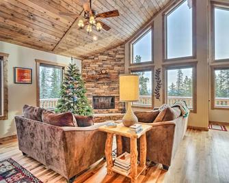 22STR-00367 Fairplay Cabin about 6 Mi to Downtown! - Fairplay - Huiskamer