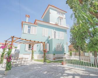 Impact Beach House - Estoril - Edificio