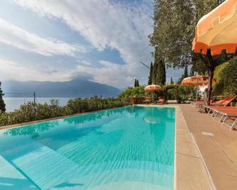 Appartamenti Le Dimore con vista Lago - Torri Del Benaco - Zwembad