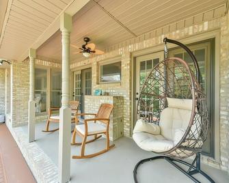 Hideaway Haven - Hot Tub, Firepit & Private Dock - Roxboro - Patio