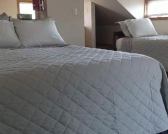 Charming 3-bedroom house with WiFi, AC in delightful Hamilton Township - Trenton - Bedroom