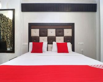 OYO 19392 Hotel Lexis - Ludhiāna - Bedroom
