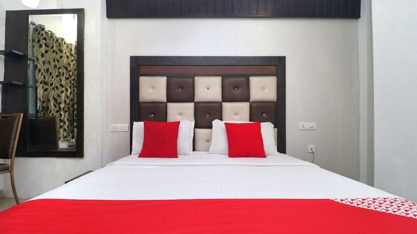 OYO 19392 Hotel Lexis