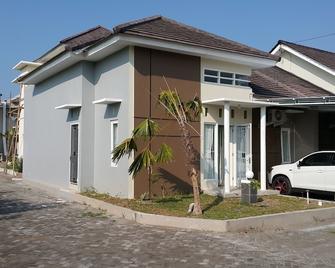 Minimalis House, Comfort, 15mnt from Airport and near Tourism Location - 日惹 - 建築