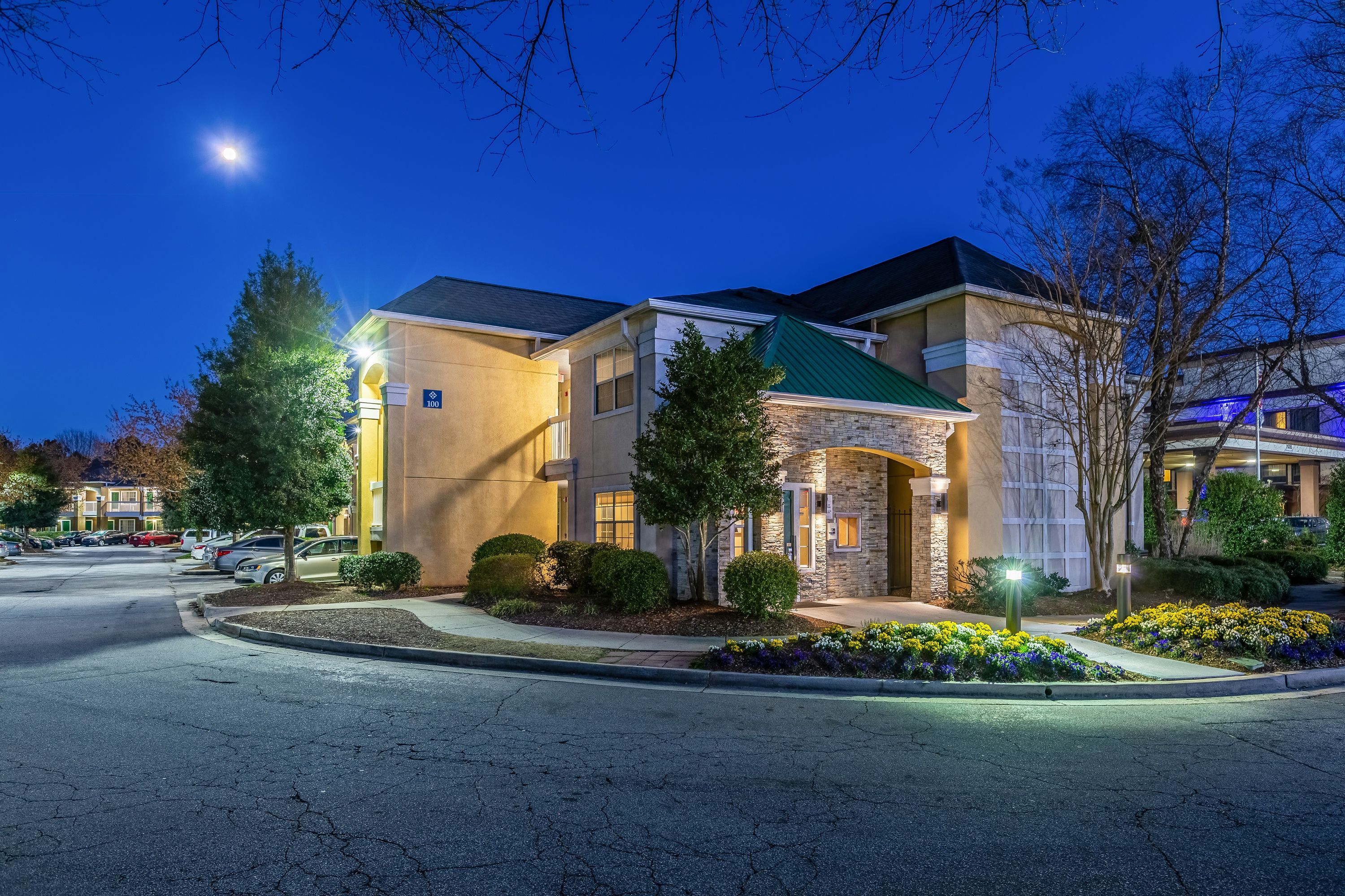 HomeTowne Studios by Red Roof Atlanta - Peachtree Corners - Norcross - Bâtiment