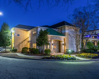 HomeTowne Studios by Red Roof Atlanta - Peachtree Corners - Norcross - Bâtiment