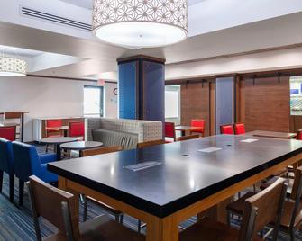 Holiday Inn Express & Suites Roanoke Rapids Se By IHG - Roanoke Rapids - Restaurante