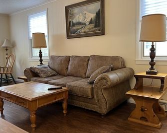 Cozy pet friendly (dogs) 2 Bedroom House in Berlin's Norwegian Village - 베를린 - 거실