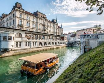 Royal Vega Apartment - Ljubljana - Building