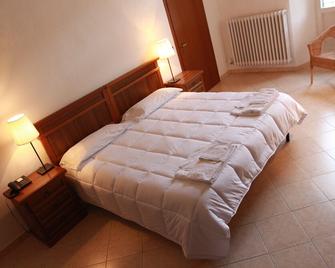 Hotel Portici - Vicoforte - Camera da letto