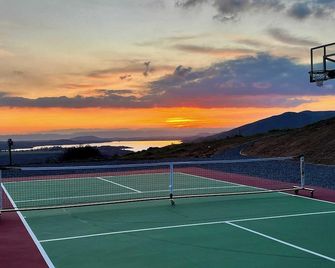 20 Acre Panoramic View Estate Hot Tub Pickleball Game Room - Temecula