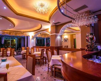 فيّا ماكي - أوهريد - مطعم