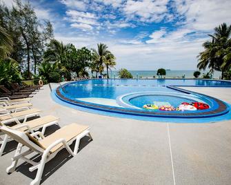 The Princess Beach Resort - Muang Klaeng - Piscina