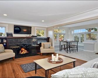 Remodeled Craftsman In Heart Of South Park W/ Off Street Parking Space\n - San Diego - Living room