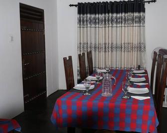 Ceylon Resort - Nochchiyagama - Dining room