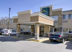 Quality Inn & Suites Des Moines Airport - Des Moines - Edificio