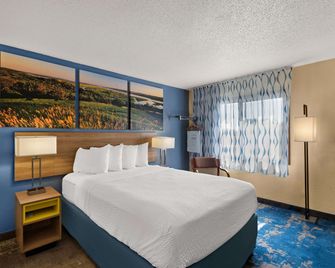 Days Inn by Wyndham Newton - Newton - Schlafzimmer