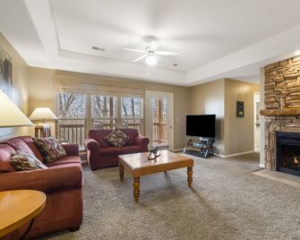 Stonebridge Village Resort - Reeds Spring - Living room