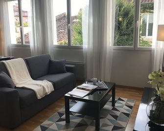 Center - Spacious - Cozy - Wifi - Albi - Pokój dzienny