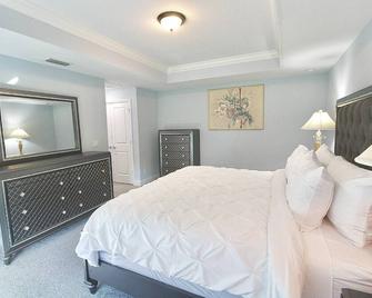 Tranquility on Treemont - River Park - Bedroom
