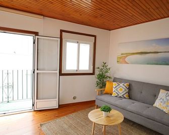 YourHouse Las Casas de Valeria - Allariz - Huiskamer