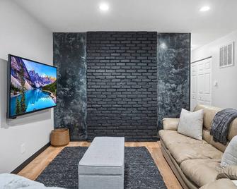 StayFit Cozy Home Fast Wi-Fi in Lafayette's place of peace - Lafayette - Living room