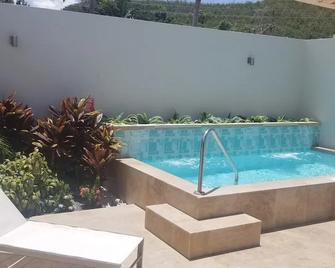 Hotel El Eden - Juana Díaz - Piscine