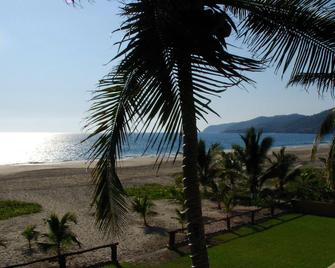 Casa Kaukan - Zihuatanejo - Beach