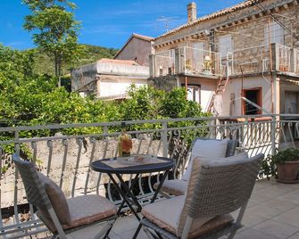 Apartment Nives (98471-A1) - Vis - island Vis - Vis - Balkon