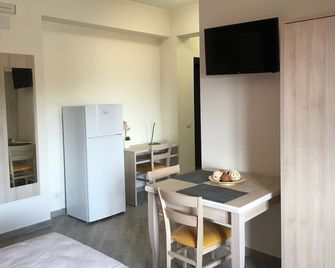 L'essenzial Living - Messina - Essbereich