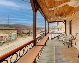 Historic Hardy Home with Game Room on Main Street - Hardy - Balcony