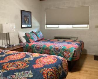 Starlight Motel - Big Pine - Bedroom