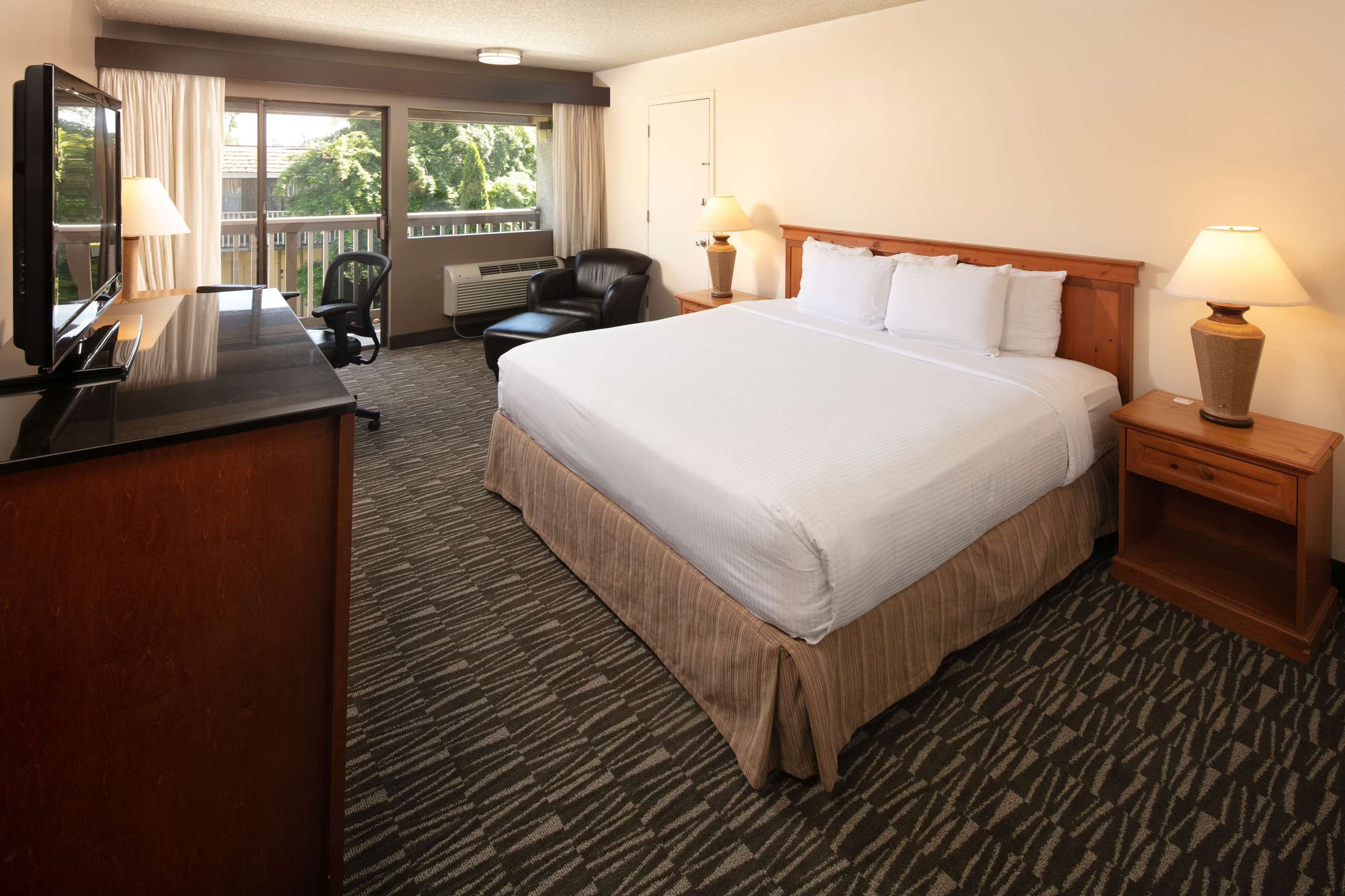 Red Lion Hotel Bellevue thumbnail 3