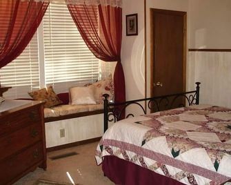 Historic Olde Poste in Cascade - Cascade-Chipita Park - Bedroom