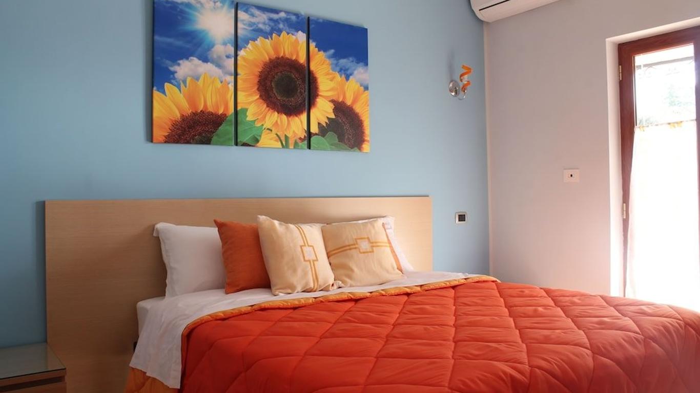 B&B Vesuvio Smiling