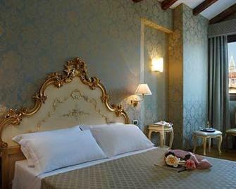 Hotel Torino - Venice - Bedroom