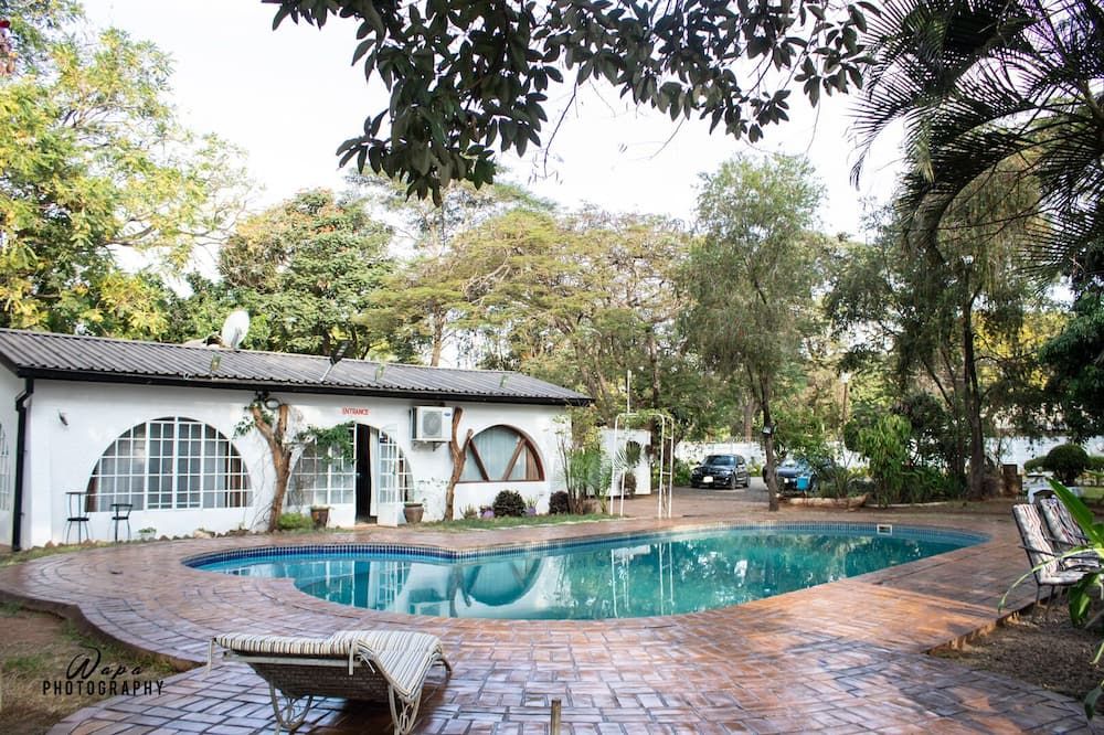 Adlib Executive Lodge - לילונגווה - בריכה