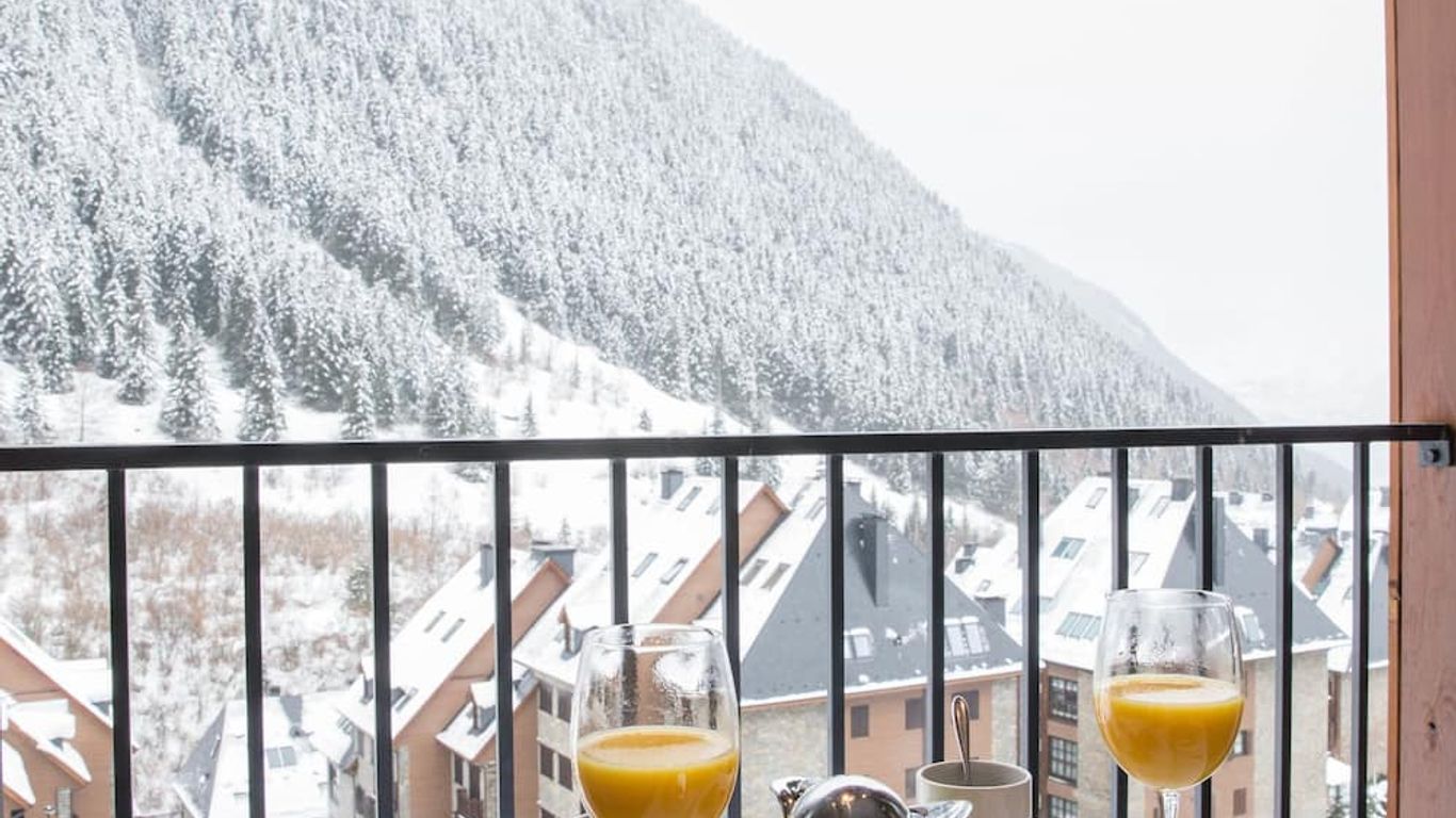 Mim Baqueira Member of Melia Collection