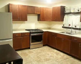 Cozy 1 bed/1 bath fully furnished ished apartment - Harrisburg - Kitchen