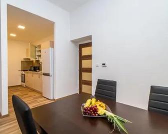 Silver Apartments - Кутна Гора - Їдальня