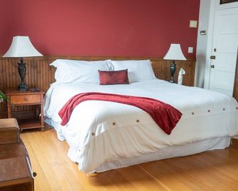 Royal Hotel Chilliwack - Chilliwack - Bedroom