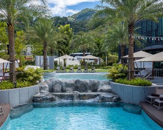 Patong Bay Hill Resort (Sha Plus+) - Patong - Piscina