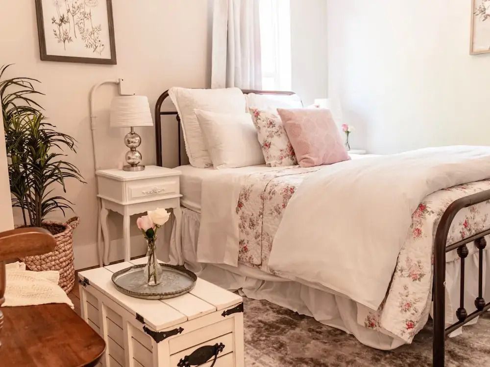 The Farmhouse Inn & Kitchen, 2 blocks from Downtown Whitefish, Montana - Whitefish - Makuuhuone