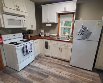 ️ Tiny House with Creek Access ️ - Anderson - Cocina