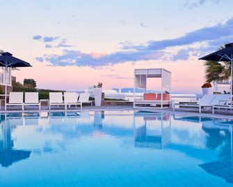 فندق أركيبيلاغوس - فنادق صمول لكجوري أوف ذا وورلد - ميكونوس - حوض السباحة