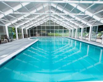 أميريكاز بست فاليو إن آند سويتس ليك جورج - لاكي جورج - حوض السباحة