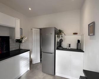 50 Wood St - Burton upon Trent - Kitchen