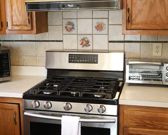 Neighborhood ranch with parks, 3 miles to Purdue - West Lafayette - Küche