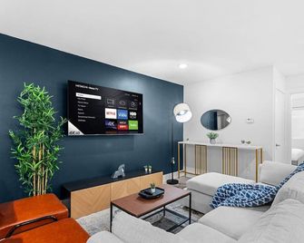 Luxurious Apartment In Downtown Dallas 2br/1 Bath - دالاس - غرفة معيشة